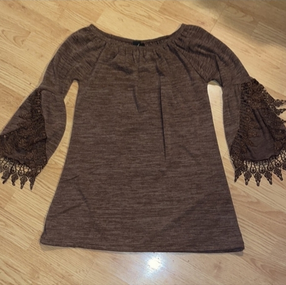 Beautiful Peasant Style Tunic - Picture 1 of 12